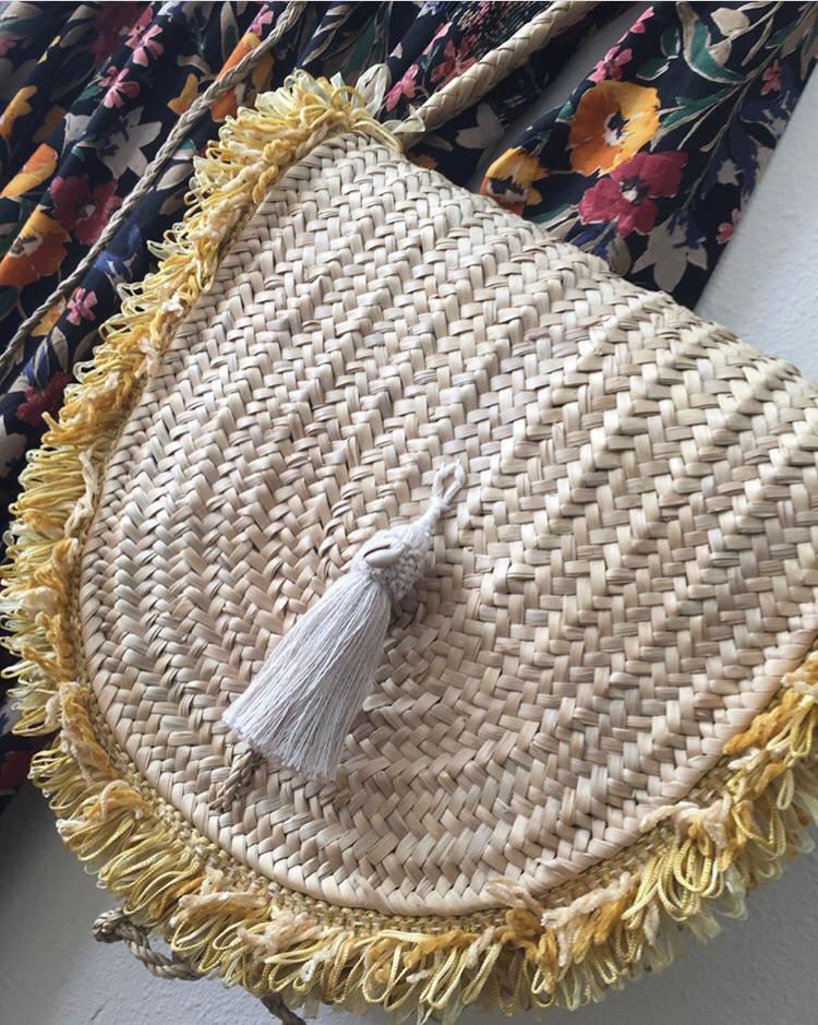 bandolera natural decorada en tonos amarillos estilo boho