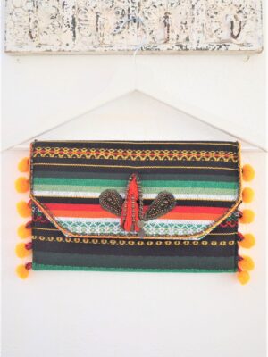 cartera de mano en colores vivos de estilo étnico