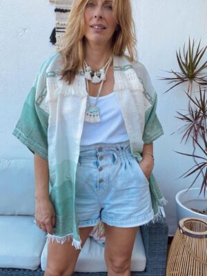Kimono en seda y algodón en degradé en verde agua y blanco con greca y flecos