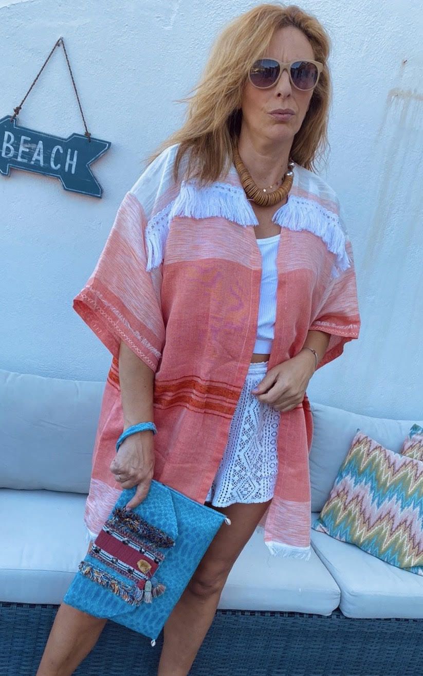 Kimono en seda y algodón en degradé en color rojo y blanco con flecos