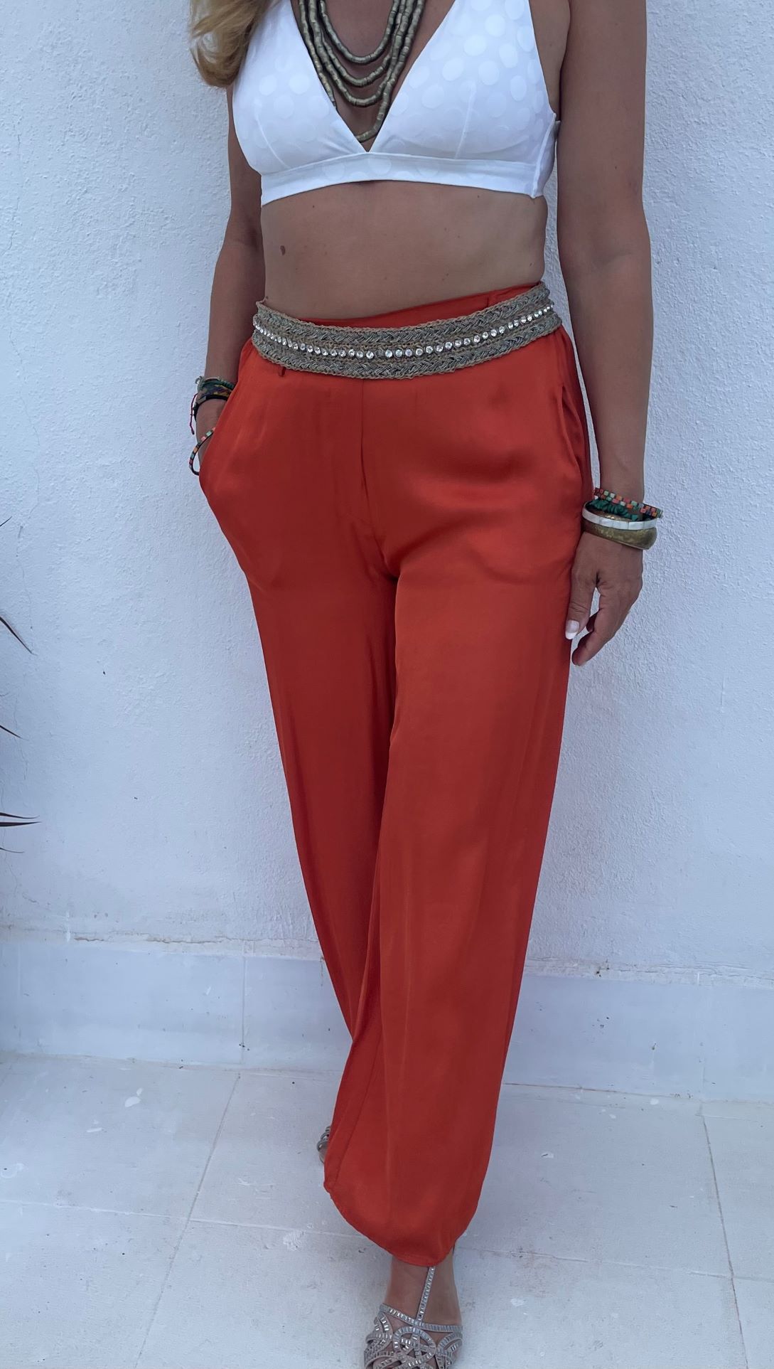 Pantalón palazzo caldera con cinturón joya