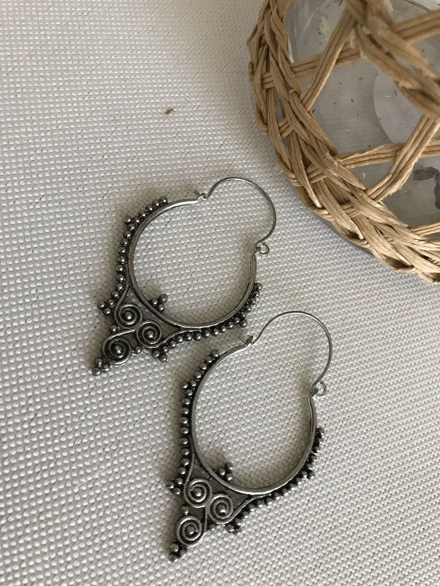 pendientes plateados de estilo étnico
