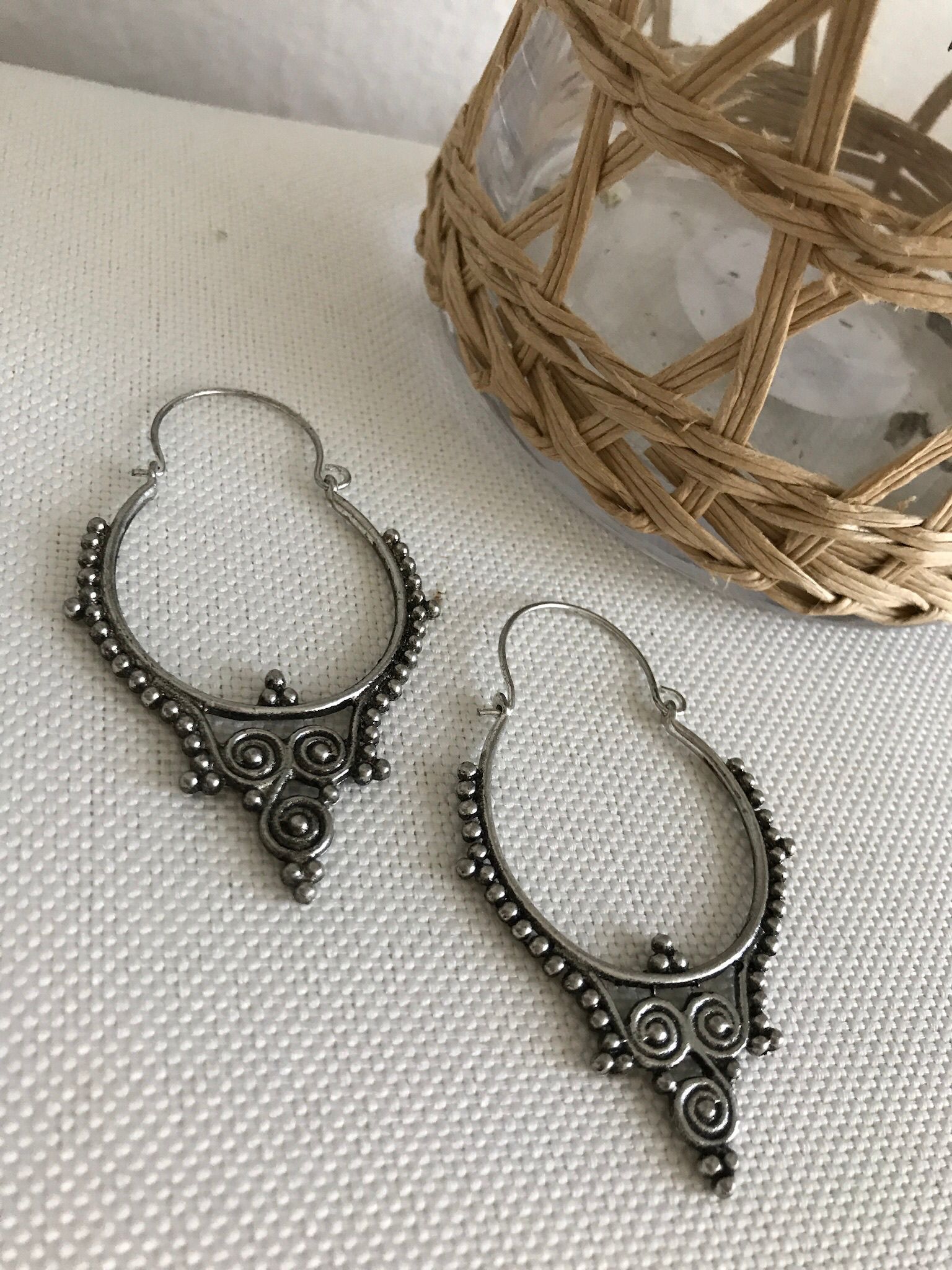 Pendientes plateados de estilo étnico