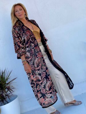 Kimono de fiesta muy elegante, en gasa y terciopelo en tonalidades marrones y rosa palo.