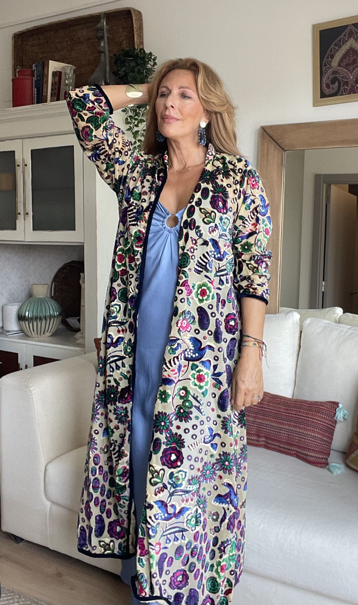 Outfit de invitada con kimono muy elegante