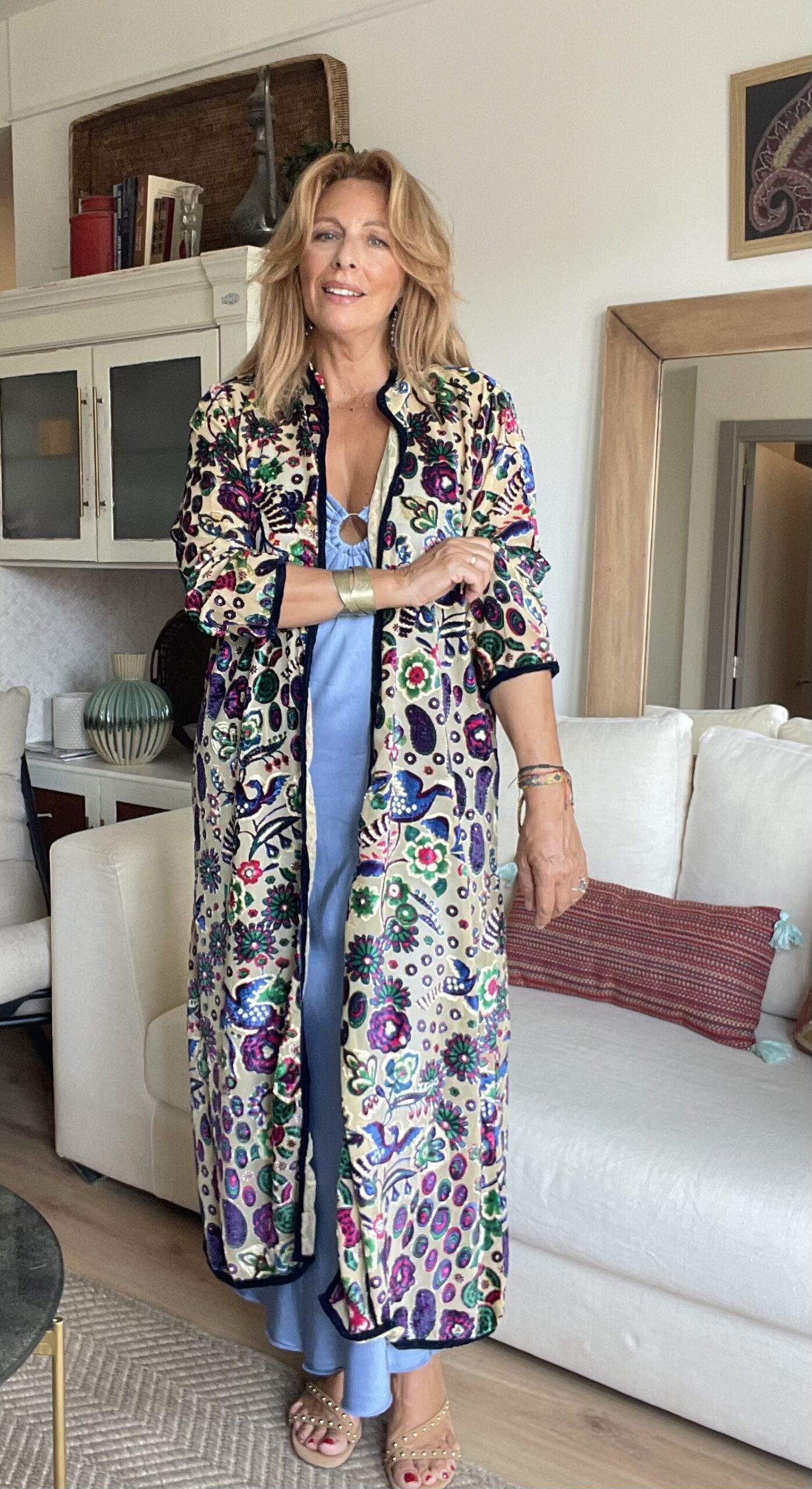 Kimono elegante con estampado floral brocado