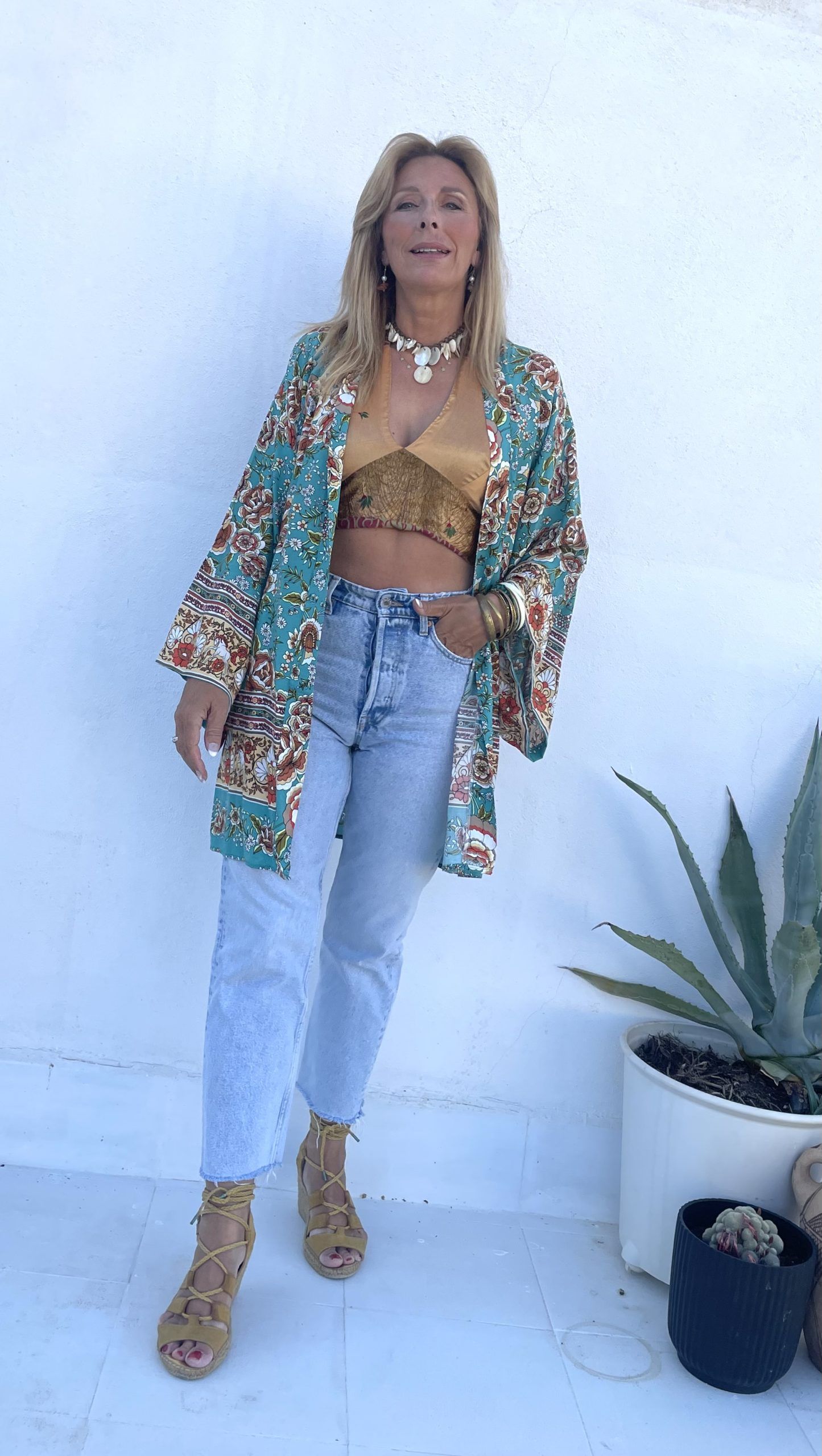 look boho con kimono estampado