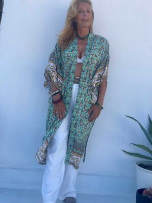 Kimono largo estampado en tonos verde agua y tostados