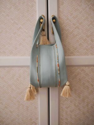 Bolso verde agua de estilo boho con detalles muy originales