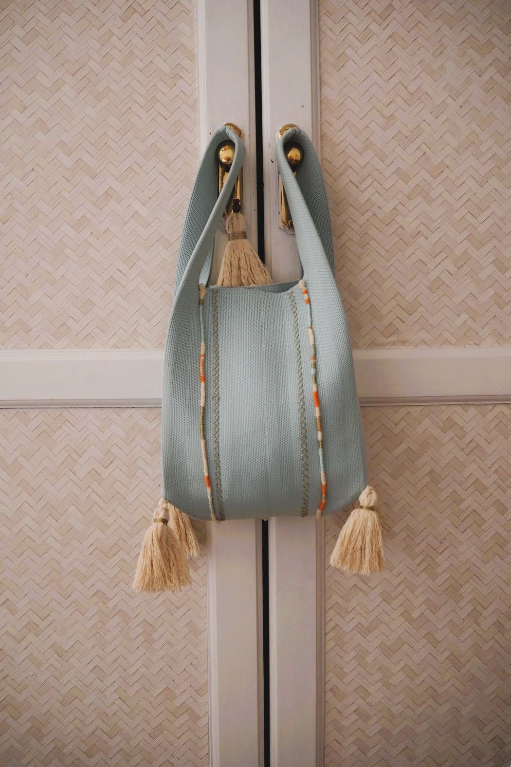 Bolso verde agua de estilo boho con detalles muy originales
