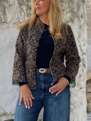 chaqueta reversible en algodón, de estampado negro por un lado, y verde agua por el otro