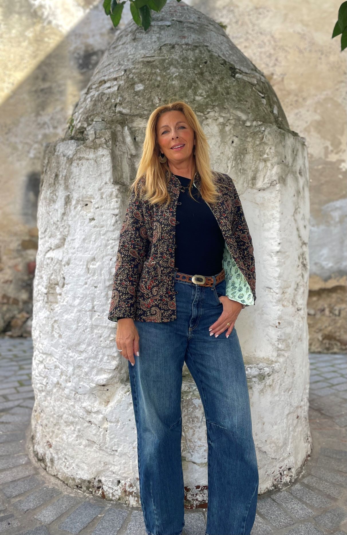 chaqueta de mujer estampada en color negro
