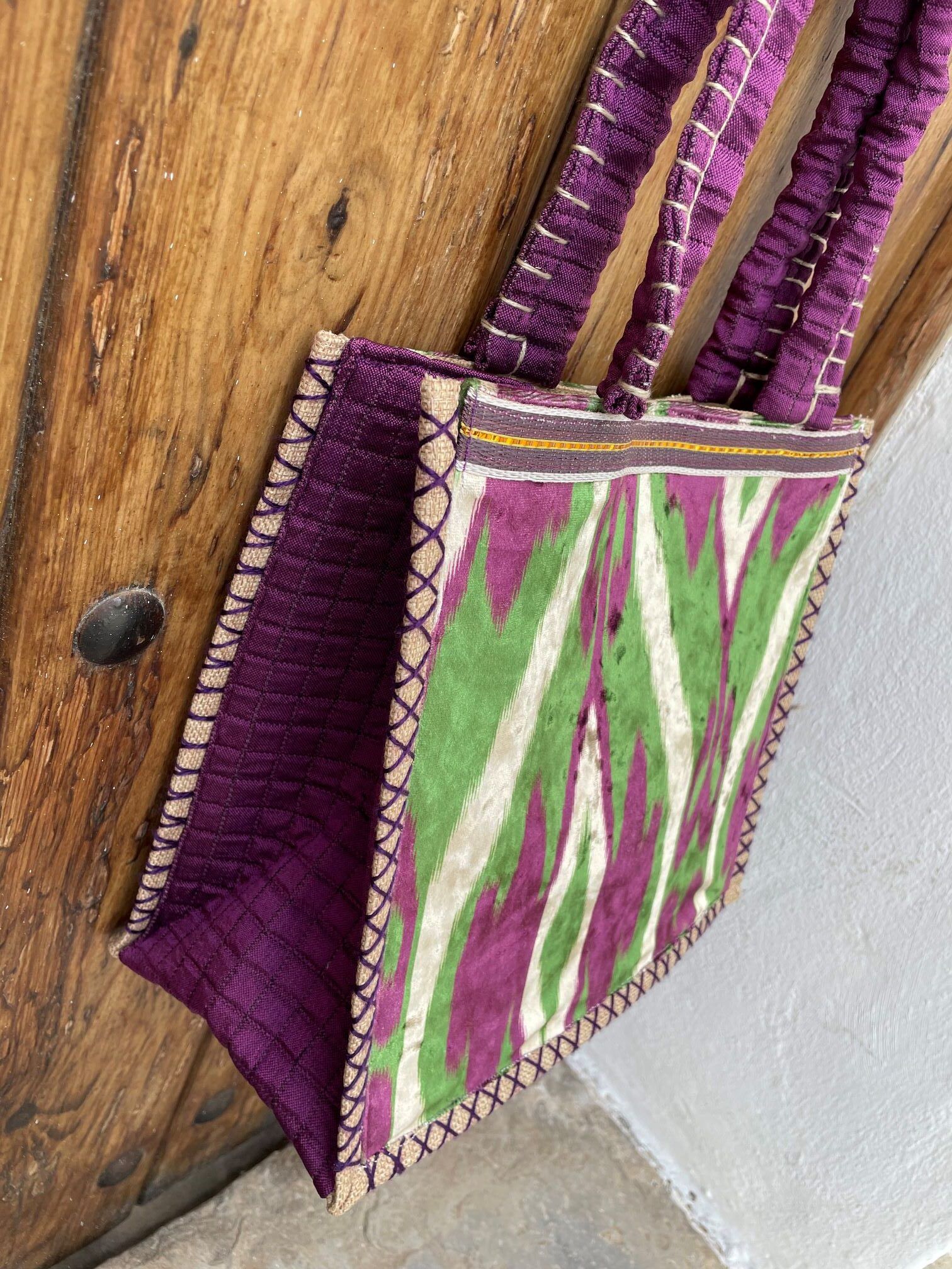 bolso artesanal de terciopelo de estilo boho