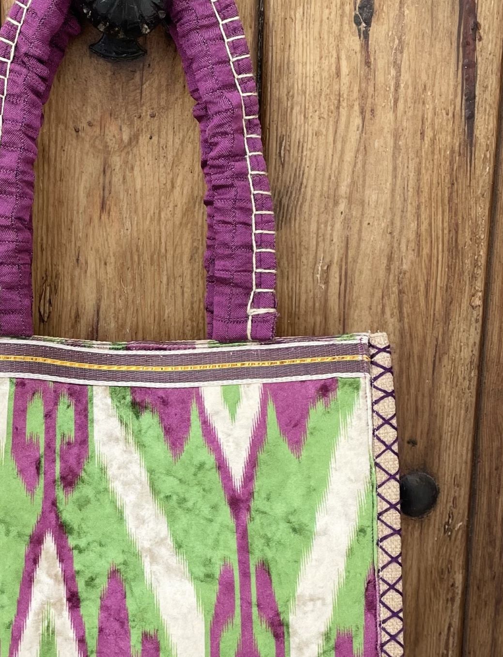 bolso de terciopelo de estilo bohemio