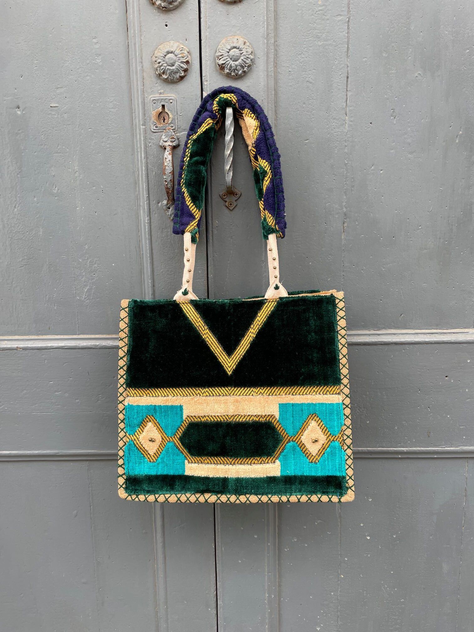 Bolso mujer diseñado con alfombra