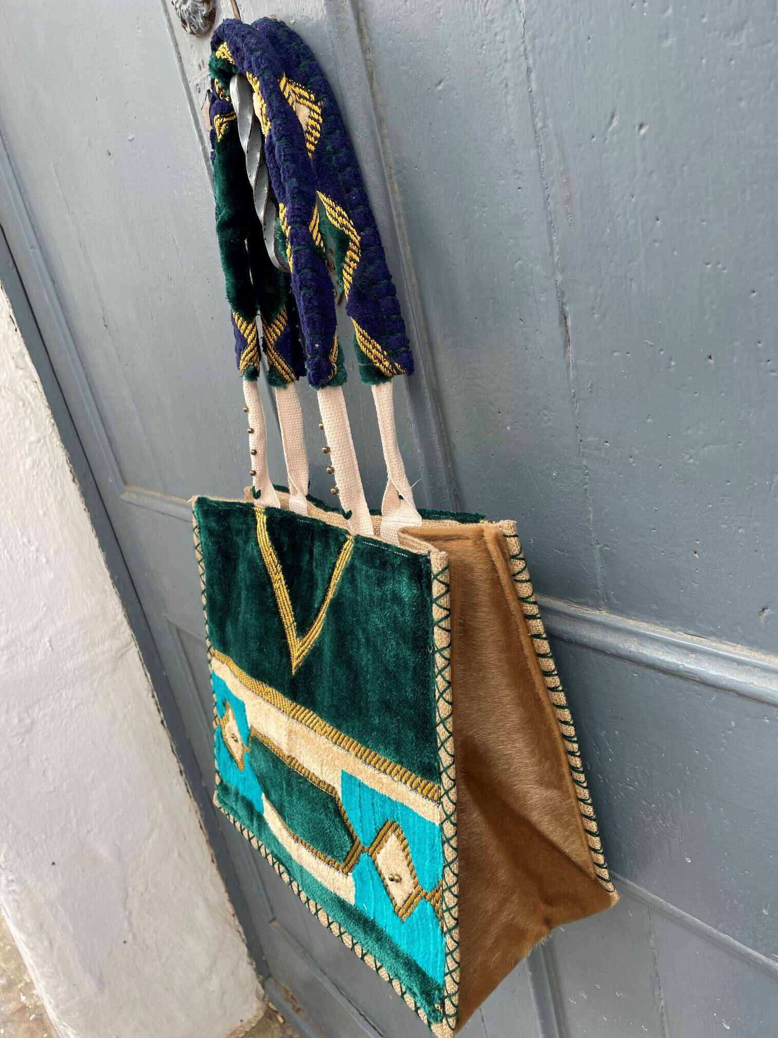 Bolso étnico diseñado con alfombra turca