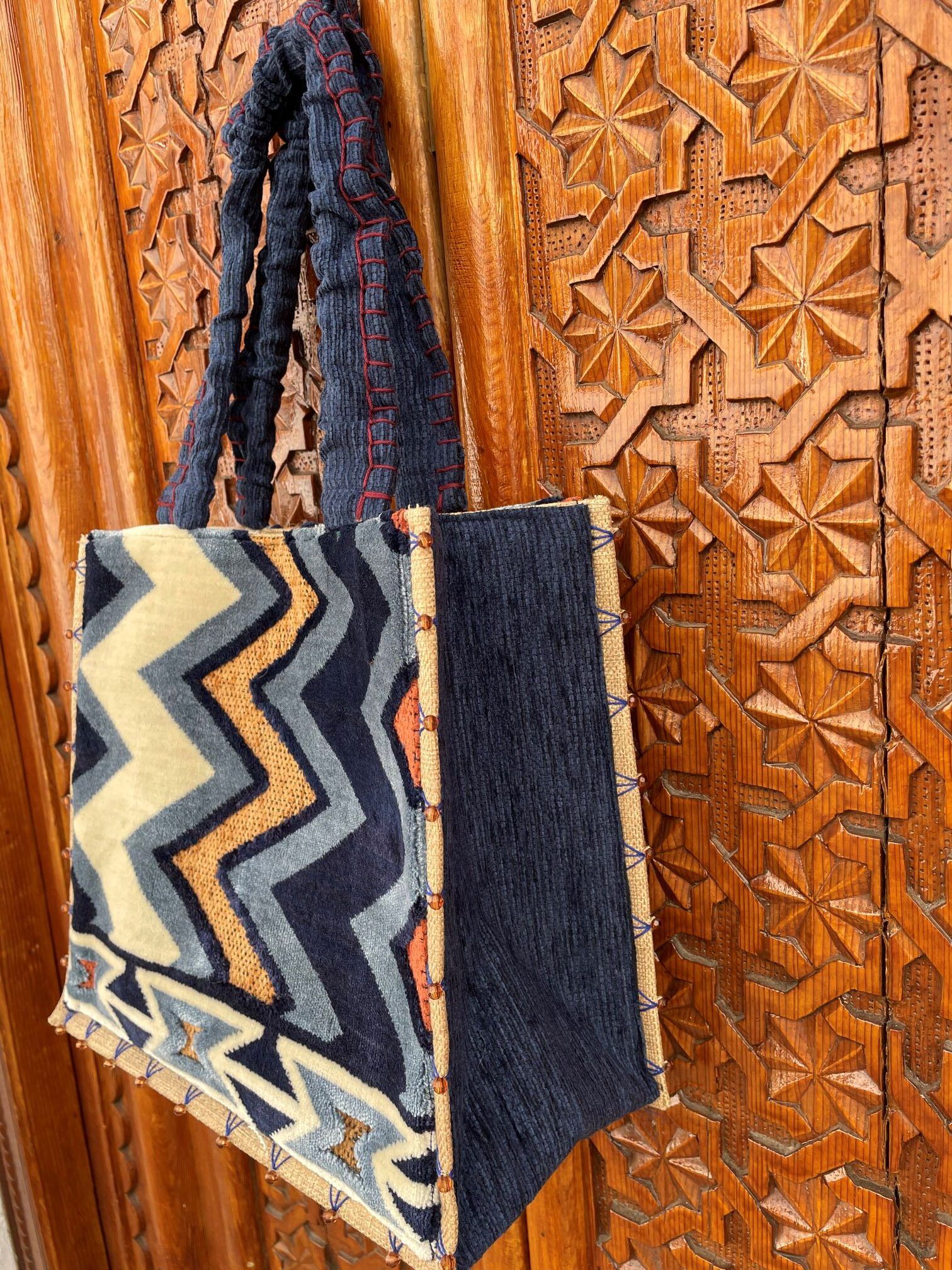 bolso boho hecho a mano con alfombra azul