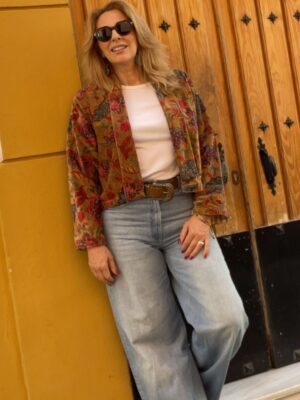 Chaqueta terciopelo estampada en tono ocre