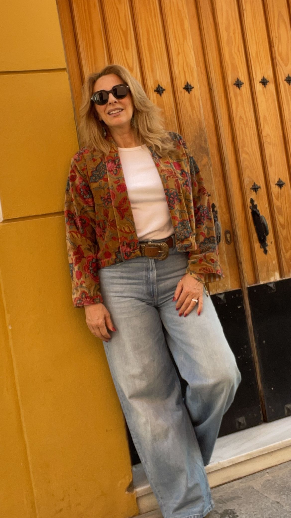 Chaqueta terciopelo estampada en tono ocre