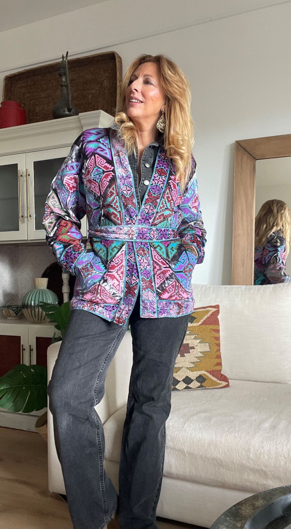 chaqueta de terciopelo gris bordada a mano