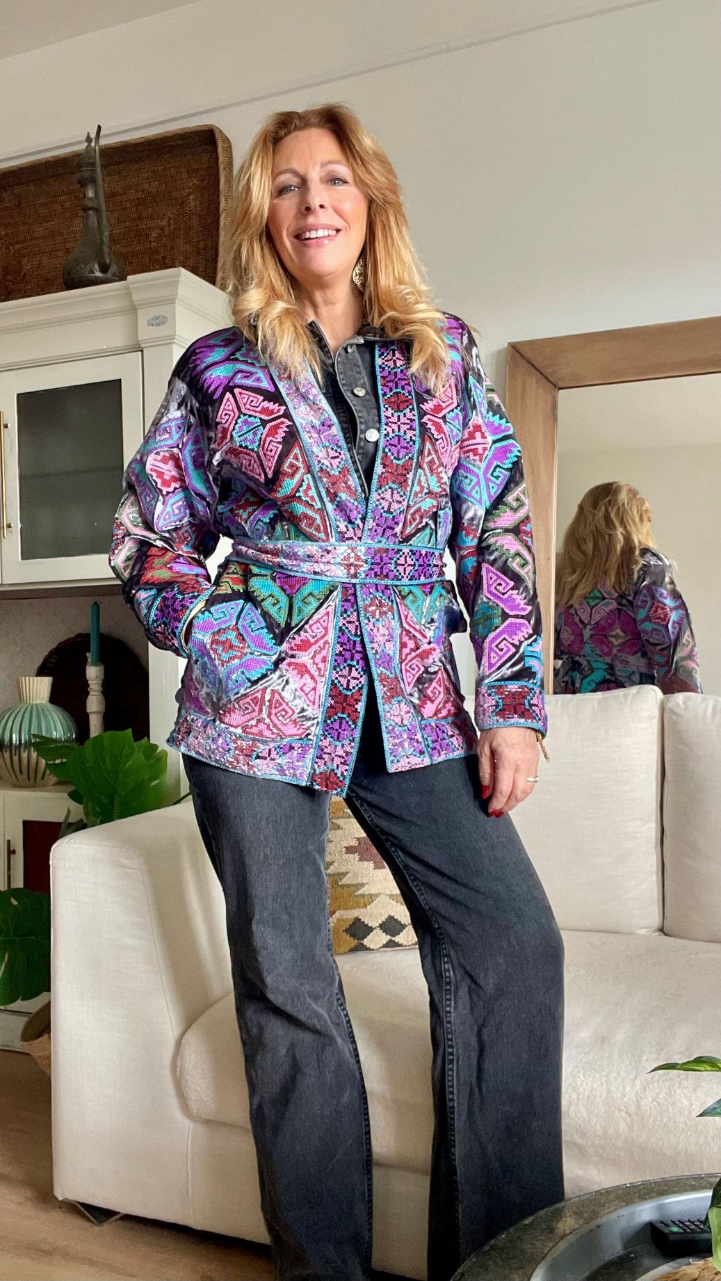 chaqueta de estilo boho con bordados hechos a mano
