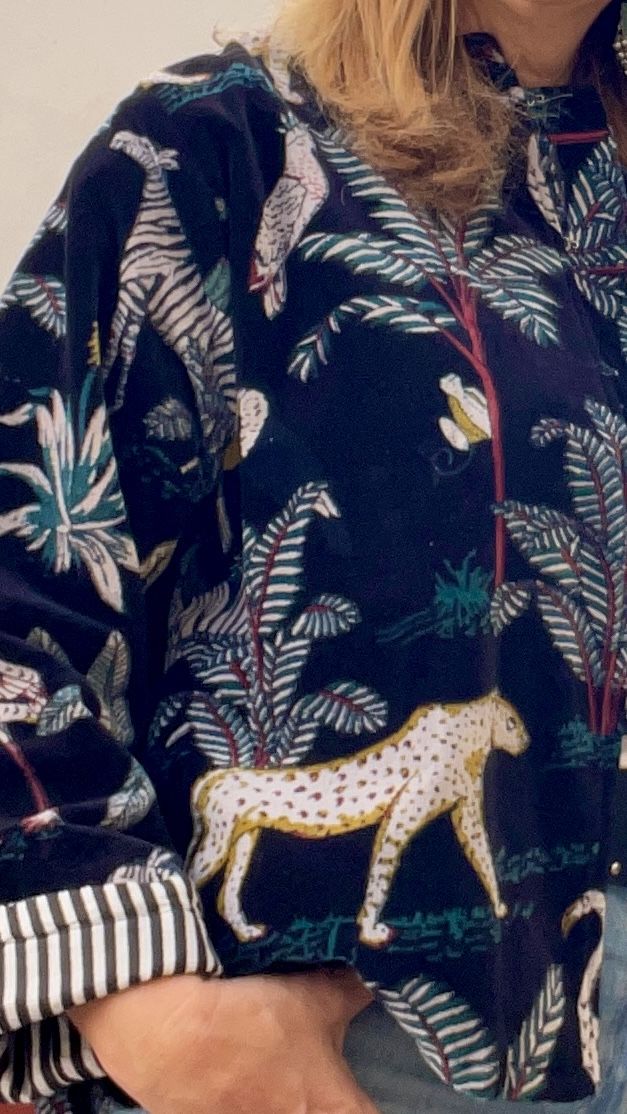 Terciopelo negro con estampado exotico