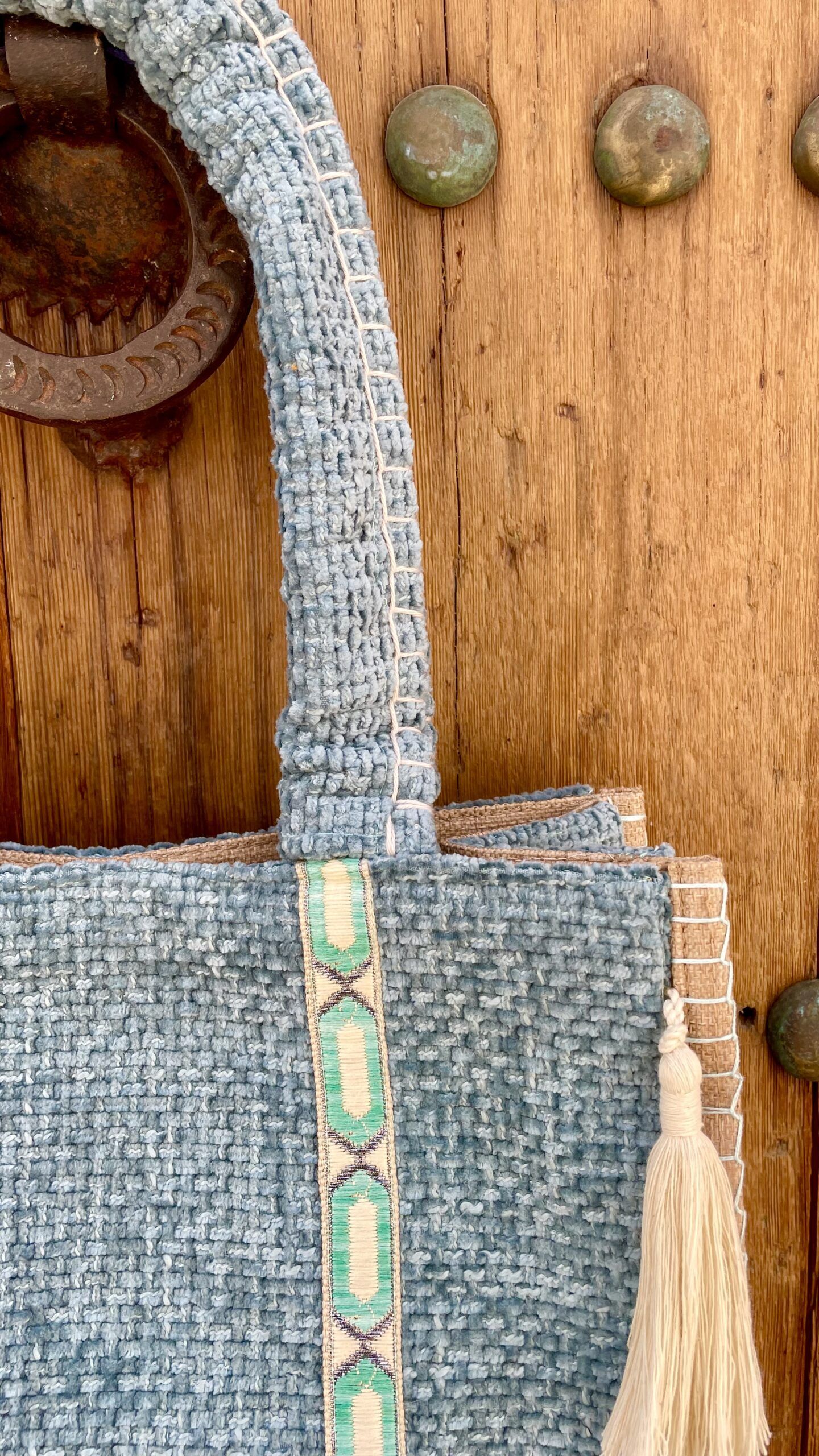 Bolso boho con asas bordadas