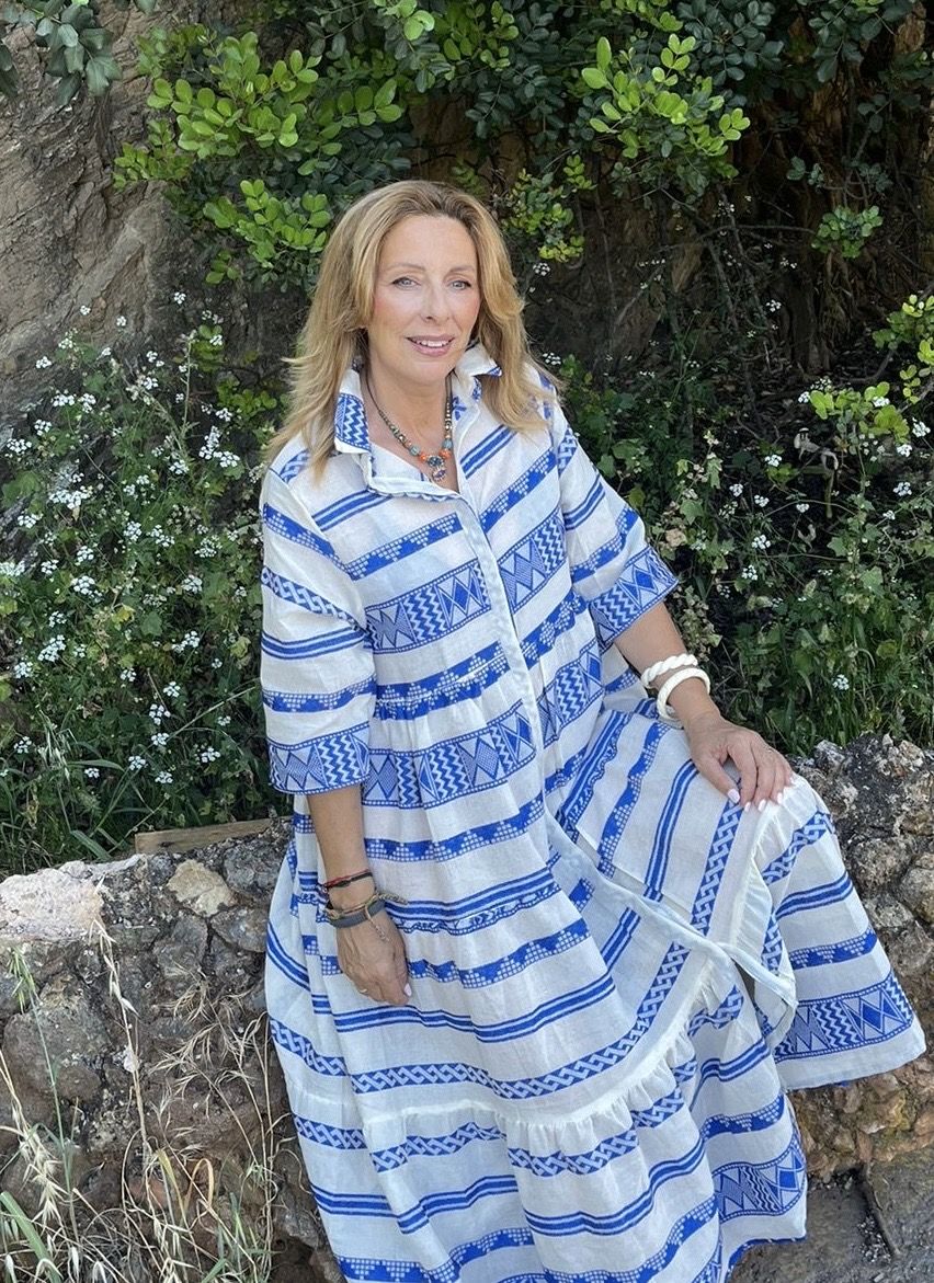 Vestido largo con grecas azul y blanco