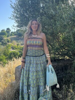 Vestido largo de seda con escote palabra de honor de estilo boho