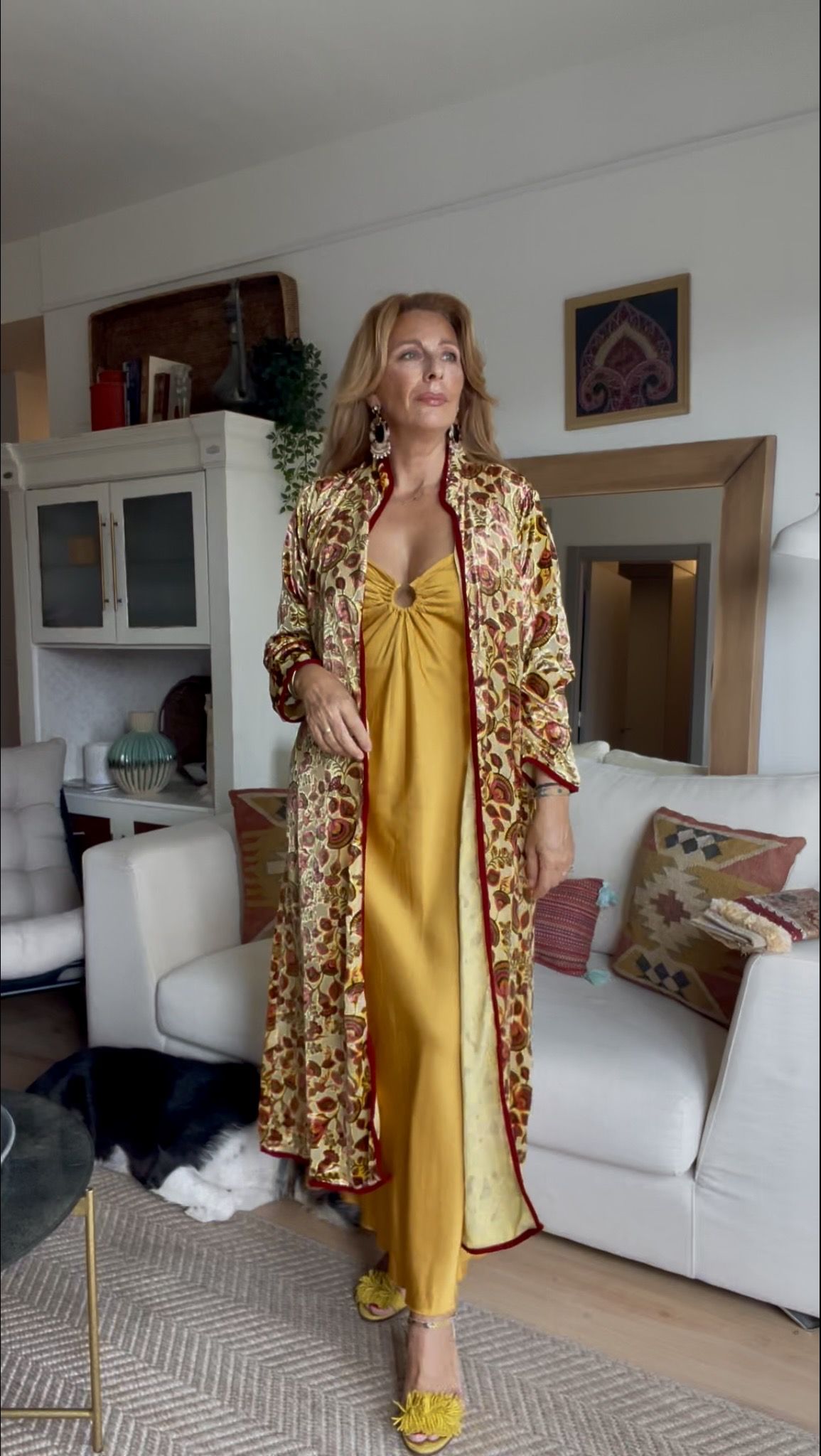 Look con vestido lencero y kimono
